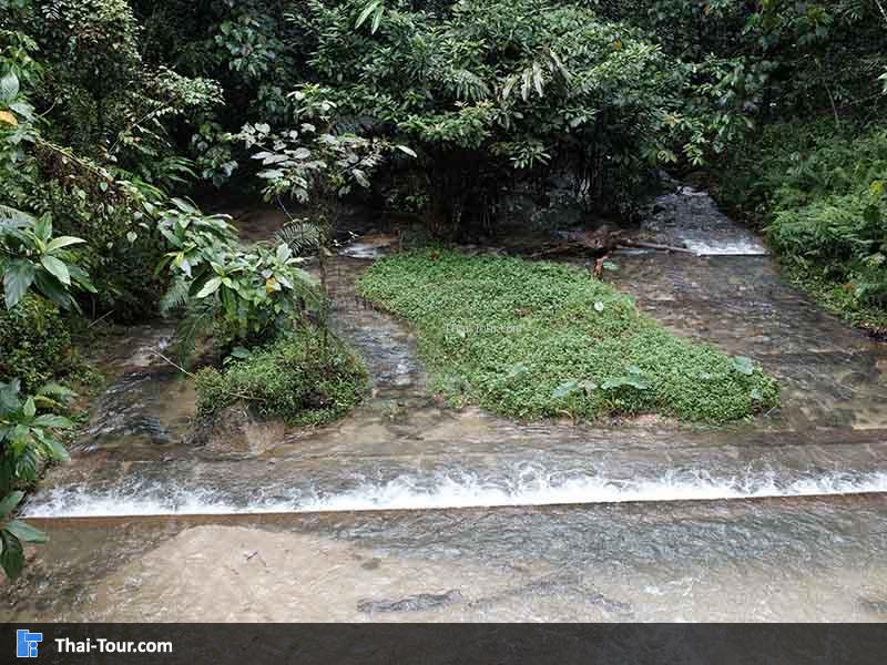 ระหว่างทางเดินทางเจอกับเขื่อนเก็