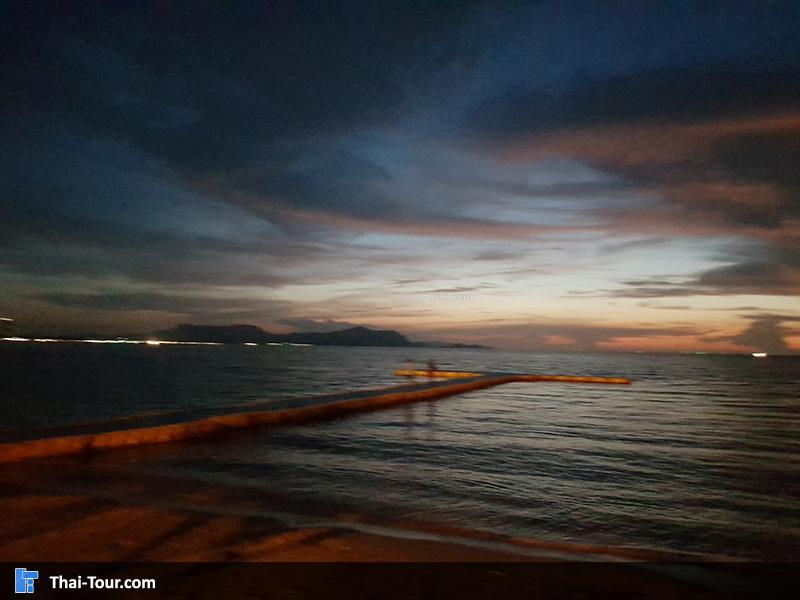 สะพานยื่น หาดบ้านอำเภอ