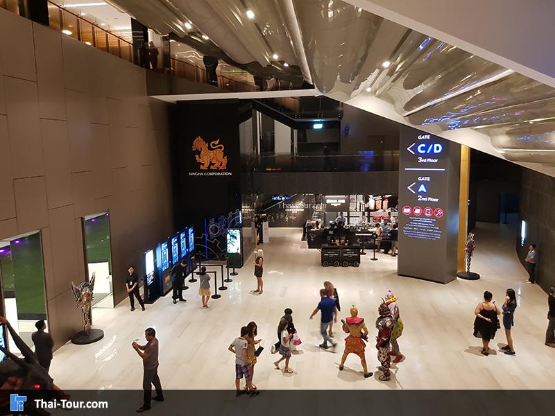 ห้องโถงก่อนเข้าโรงละคร