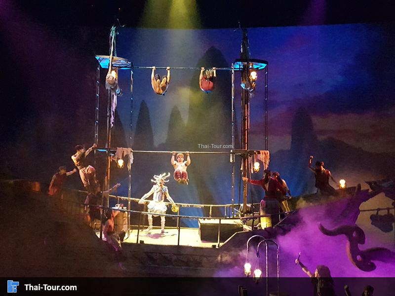 มีกายกรรมห้อยโหนบนเรือ