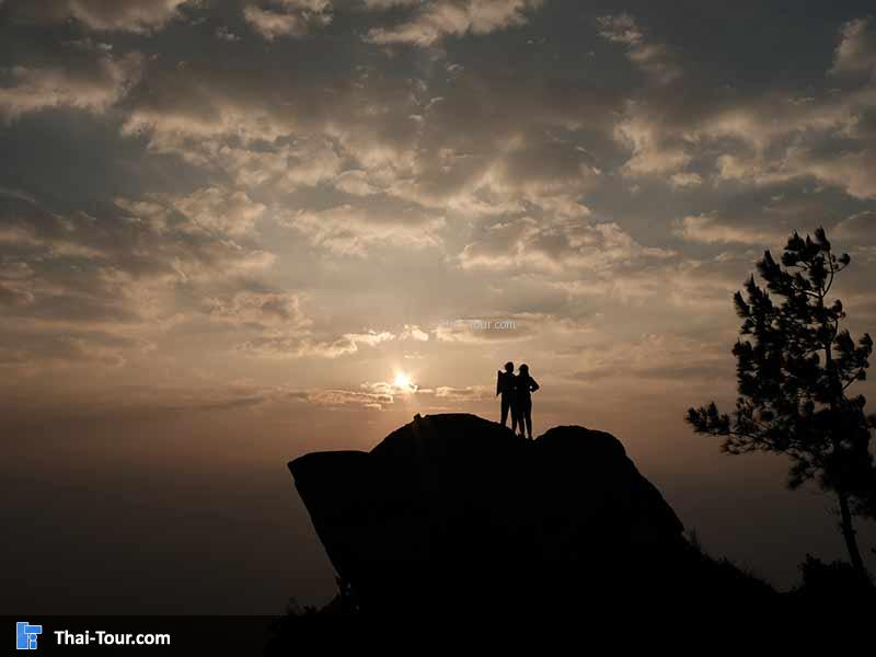 รอพระอาทิตย์