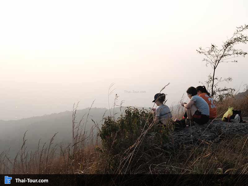 รอพระอาทิตย์ตกตอนเย็น