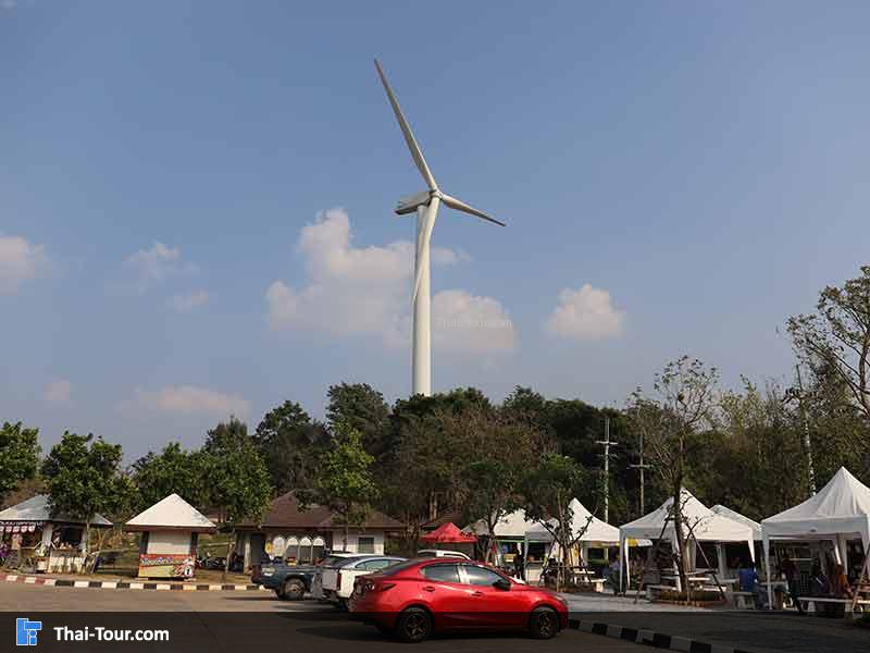 ลานจอดรถริมเขื่อน