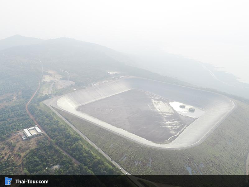 ภาพมุมสูง กังหันลม เขายายเที่ยง