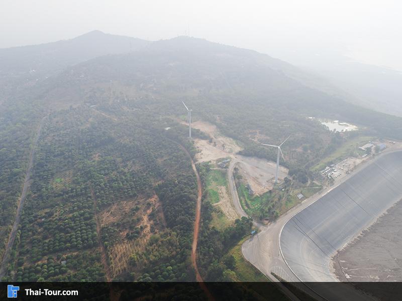 ภาพมุมสูง กังหันลม เขายายเที่ยง