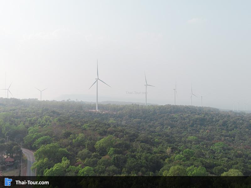 ภาพมุมสูง กังหันลม เขายายเที่ยง