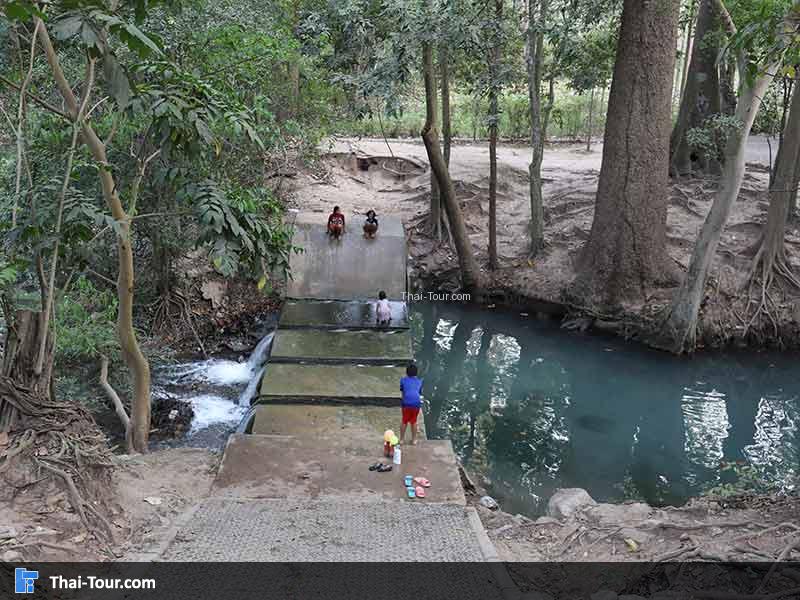 น้ำผุดเขาใหญ่