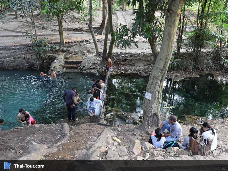 น้ำผุดเขาใหญ่