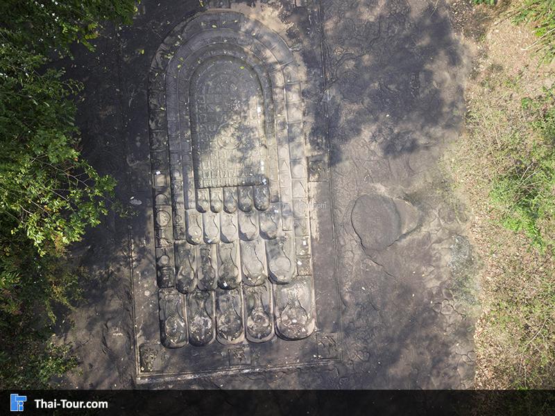 ภาพมุมสูง พระบาทพระพุทธรูป