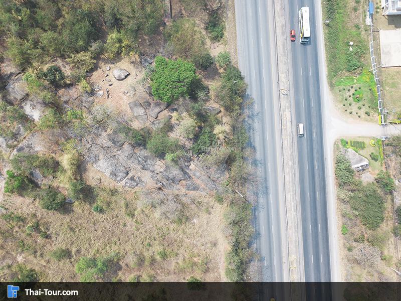 ภาพมุมสูงมองเห็นริมถนน
