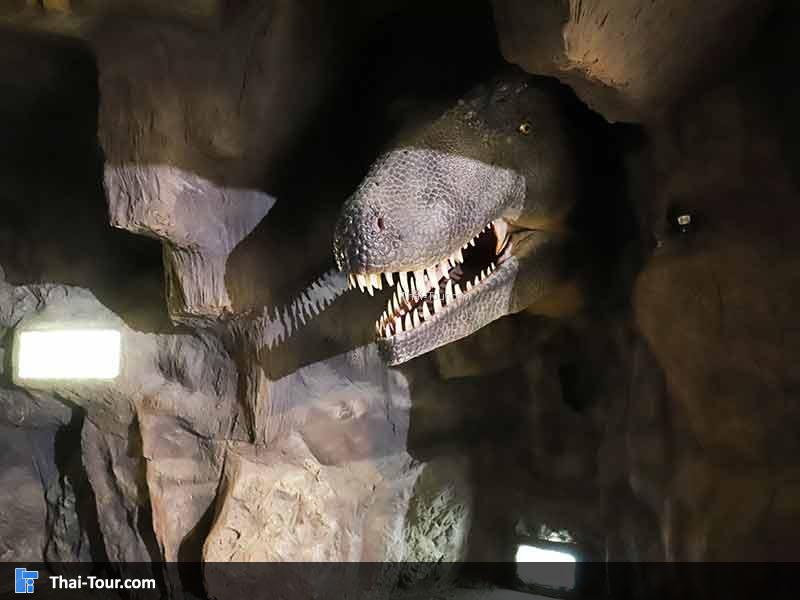 พิพิธภัณฑ์ไม้กลายเป็นหิน