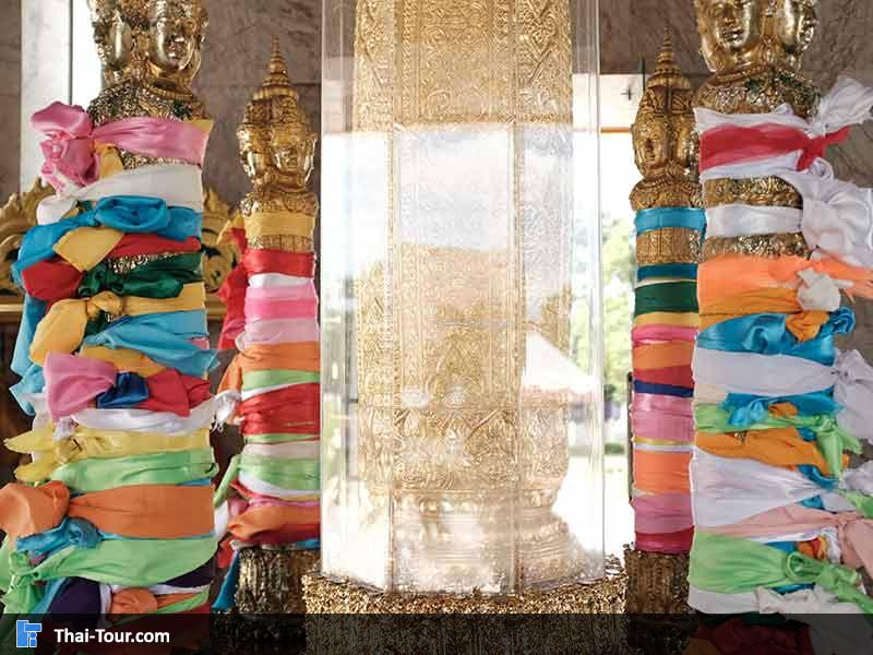 องค์หลักเมืองภายในศาลหลักเมืองสุราษฎร์ธานี