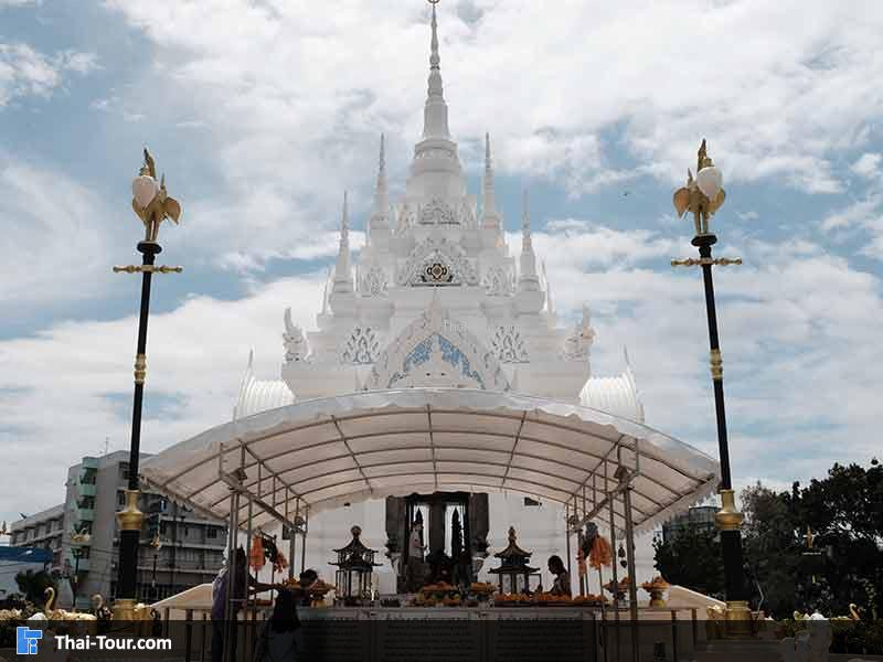 องค์หลักเมืองภายในศาลหลักเมืองสุราษฎร์ธานี