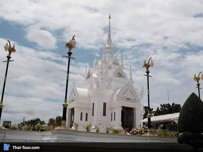 ด้านข้างของศาลหลักเมือง