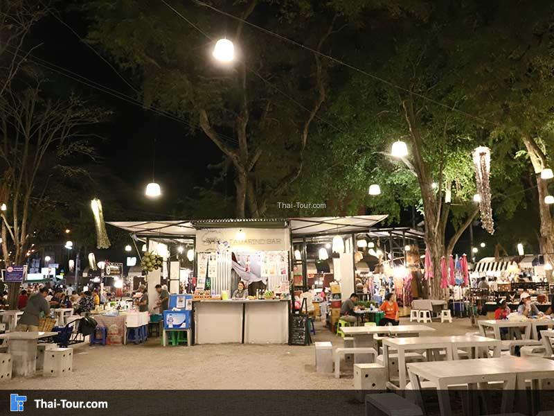 บรรยากาศ โต๊ะรับประทานอาหาร