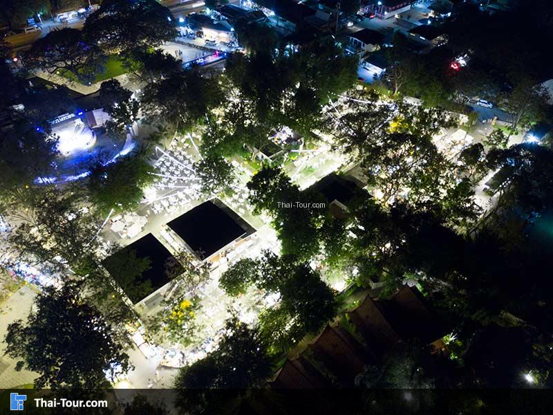 ภาพมุมสูง ตอนกลางคืนที่ตลาดจักจั่น