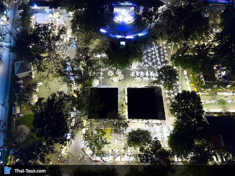 ภาพมุมสูง ตอนกลางคืนที่ตลาดจักจั่น