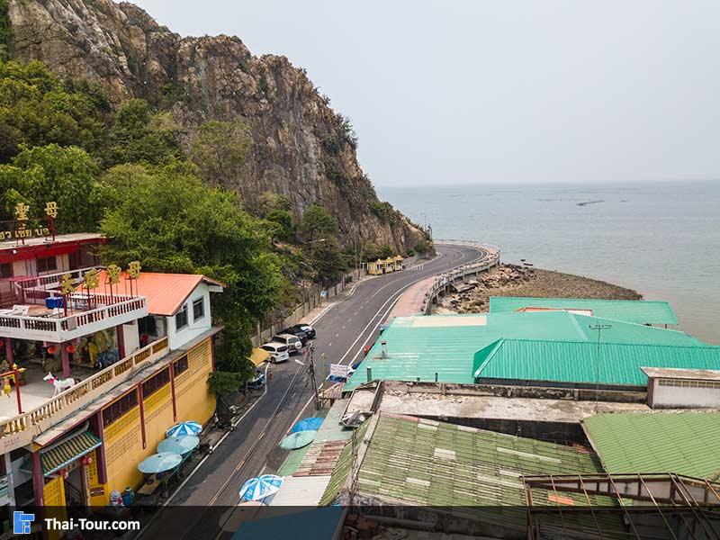 ถนนเส้นทางของเจ้าแม่เขาสามมุข