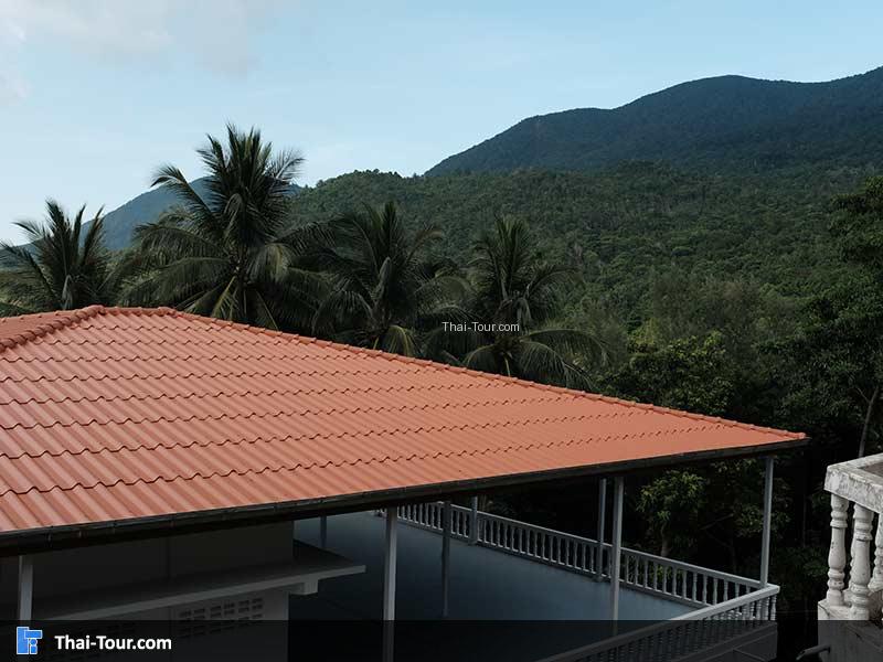 วิวภูเขาล้อมรอบศาลเจ้าแม่กวนอิม