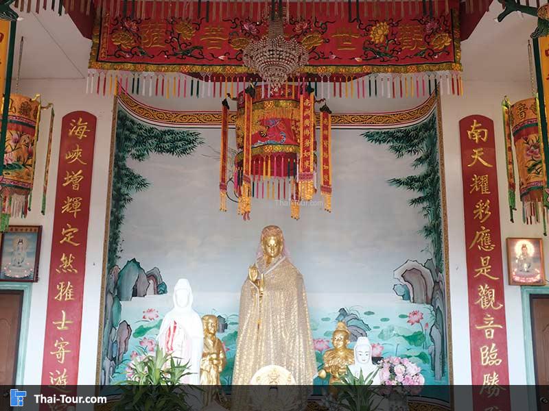 เจ้าแม่กวนอิม ที่คนพะงัน แวะเวียนมากราบไหว้บูชา