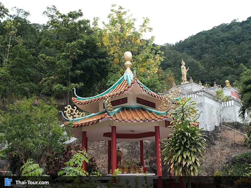 ธรรมชาติได้ล้อมรอบ ศาลเจ้าแม่กวนอิม