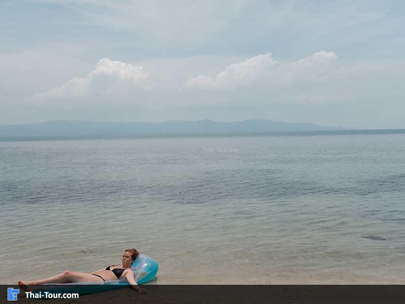 นอนอาบแดดบนเตียงยาง แบบฟินๆ