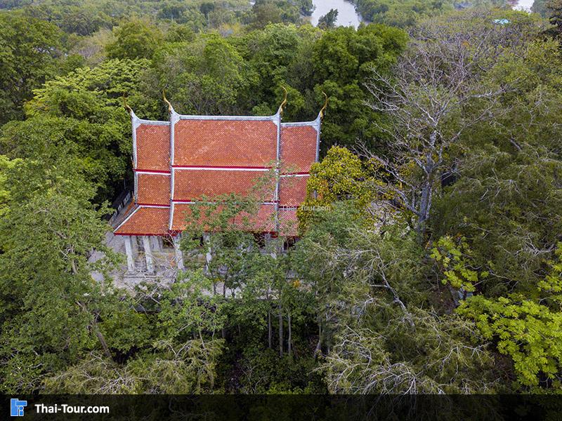 วิวมุมสูงด้านบนของวัดเขายี่สาร