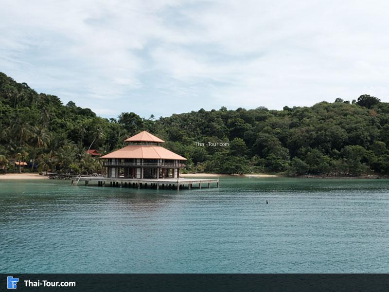 ศาลาในทะเล หน้าหาดเกาะหวาย