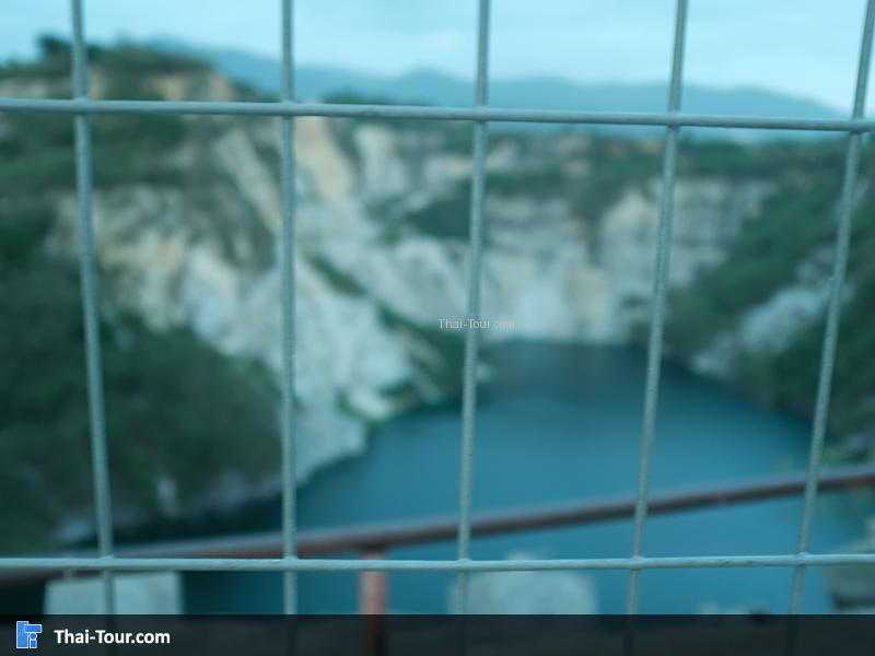 รั้วสูง แอบมองไกลๆ