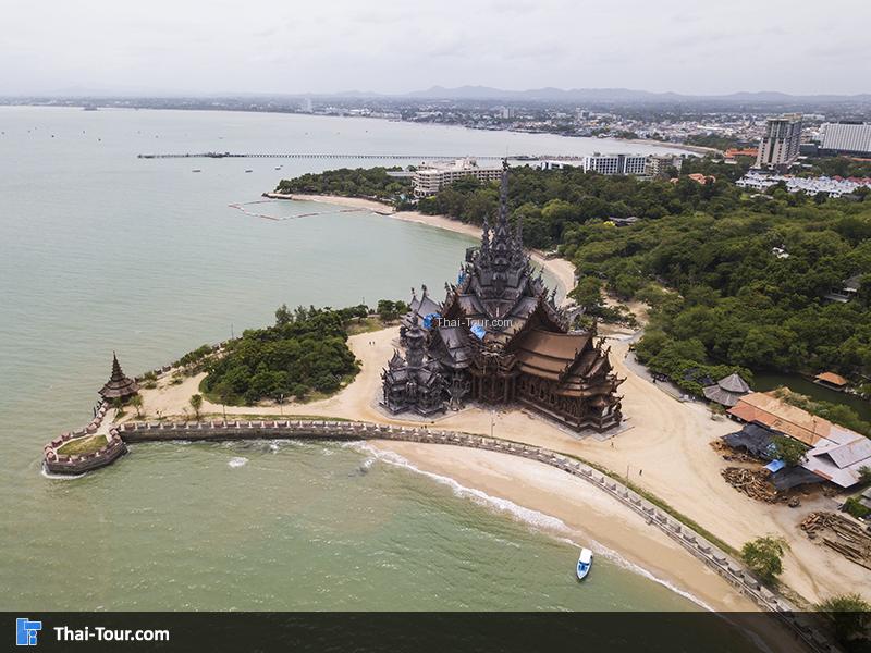 ภาพมุมสูงปราสาทสัจธรรม