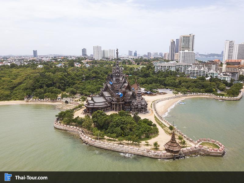 ภาพมุมสูงปราสาทสัจธรรม