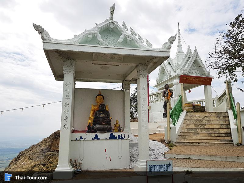 กราบไหว้ก่อนเข้าไป