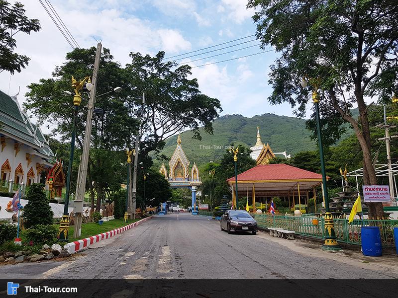 ถนนทางเข้าไป เขาวงพระจันทร์