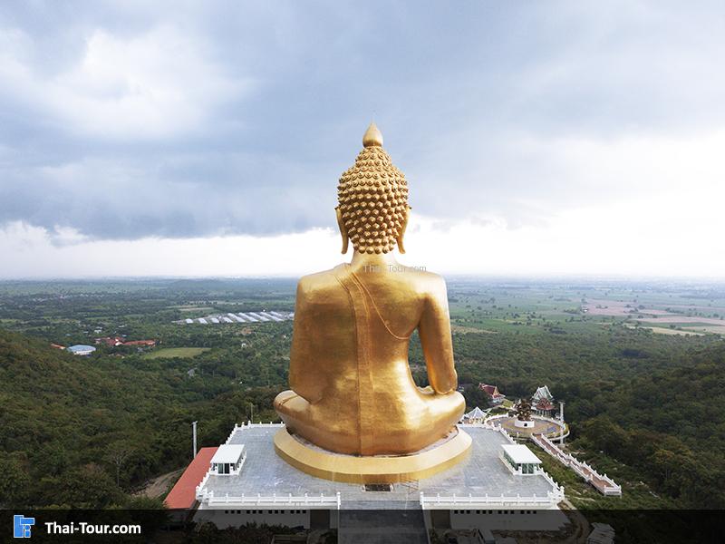 ด้านหลังพระปรางค์เชียงแสน