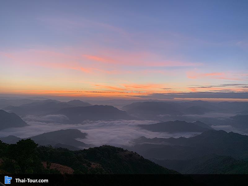 ยังคงมองเห็ฯทะเลหมอกแต่ไกลๆ