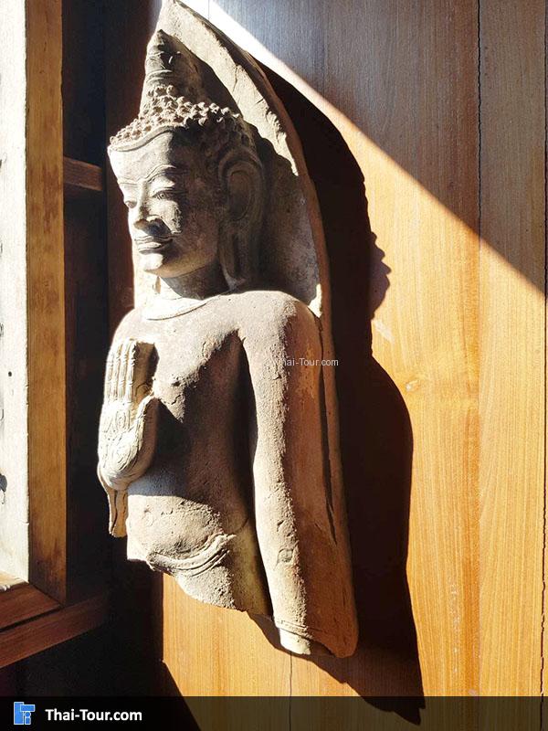 พระพุทธรุปปั้น พิพิธภัณฑ์ชุมชนเมืองลำพูน