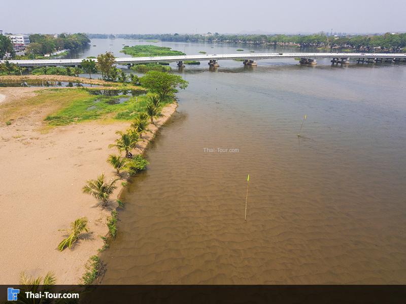 หาดทรายทอง วิวด้านบน มองเห็นสะพานข้ามแม่น้ำปิง