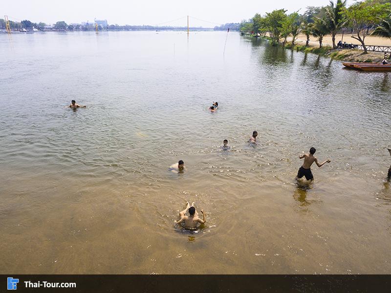 จุดเล่นน้ำ นี่เหมาะสำหรับช่วงสงกรานต์ ที่สุด
