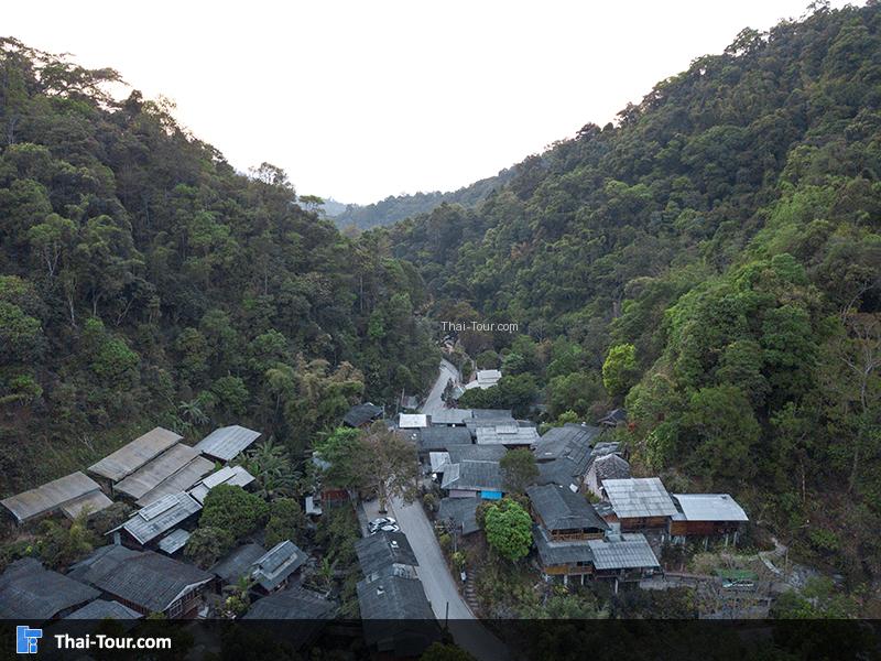 รุูภาพมุมสูงของ หมู่บ้านแม่กำปองแบบ