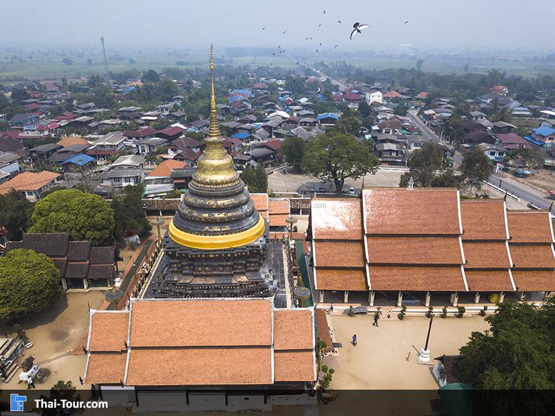 วัดพระธาตุลำปาง มองเห็นชุมชนเล็กๆของเกาะคา