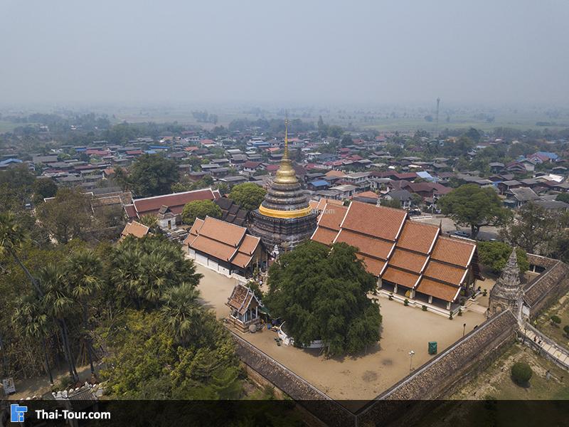 วัดพระธาตุลำปาง ด้านหน้า 