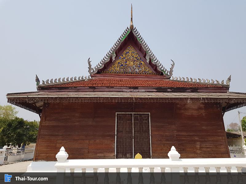 ด้านหน้าของวัดโพธาราม