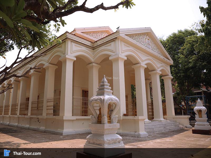 ด้านหน้าพระอุโบสถ