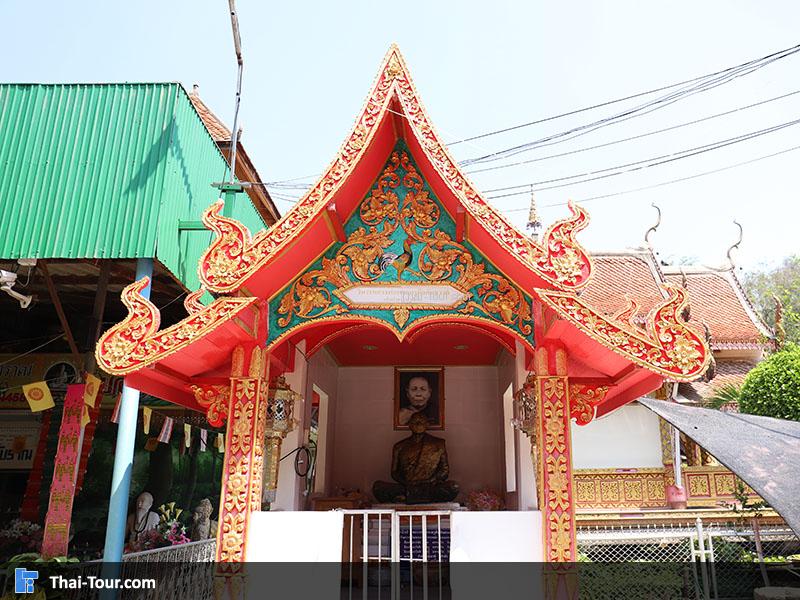 ศาลา เจดีย์ชาวหลัง