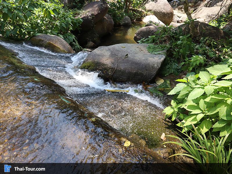 น้ำตกเล็กๆ บ้านป่าเหมี้ยง