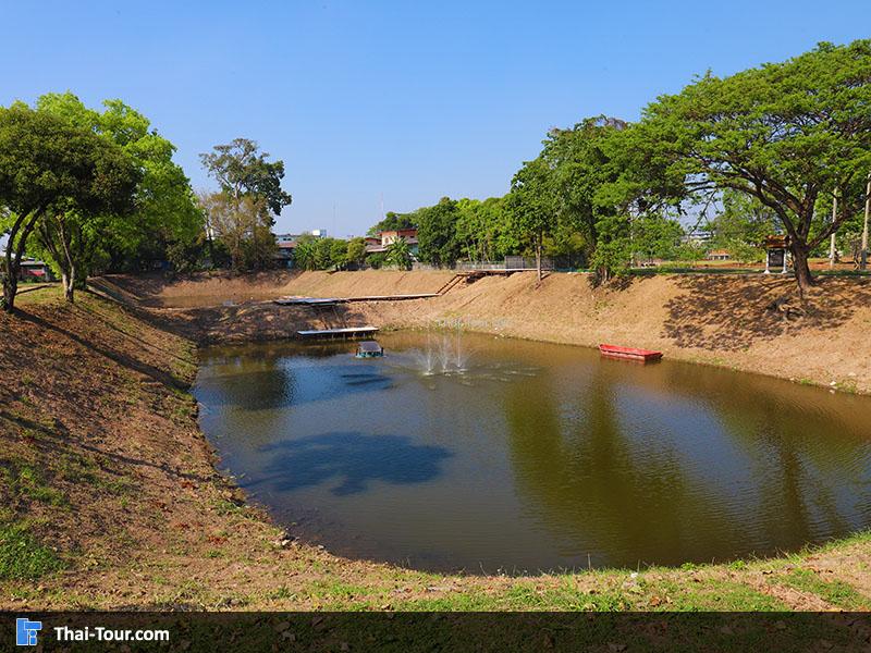 ลักษณะของสระสองห้อง จะมีขนาดใหญ่ กว่าสระน้ำทั่วๆไป