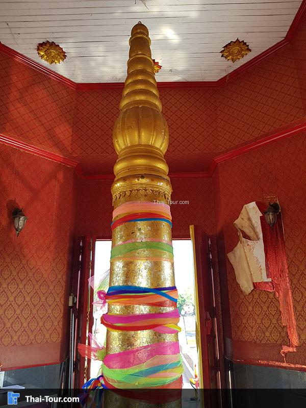 เสาหลักมือ ที่ทุกคนจะแวะมากราบไหว้ บูชา