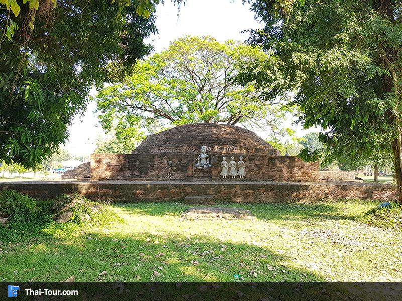 วัดโพธิ์ืทอง ตั้งอยู่ถัดไปจาก พระราชวังจันทน์