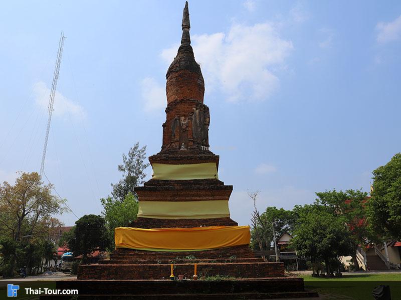 เจดีย์ทอง ตรงกลางของวัด