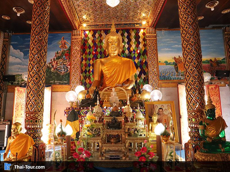 พระประทานในพระอุโบสถ